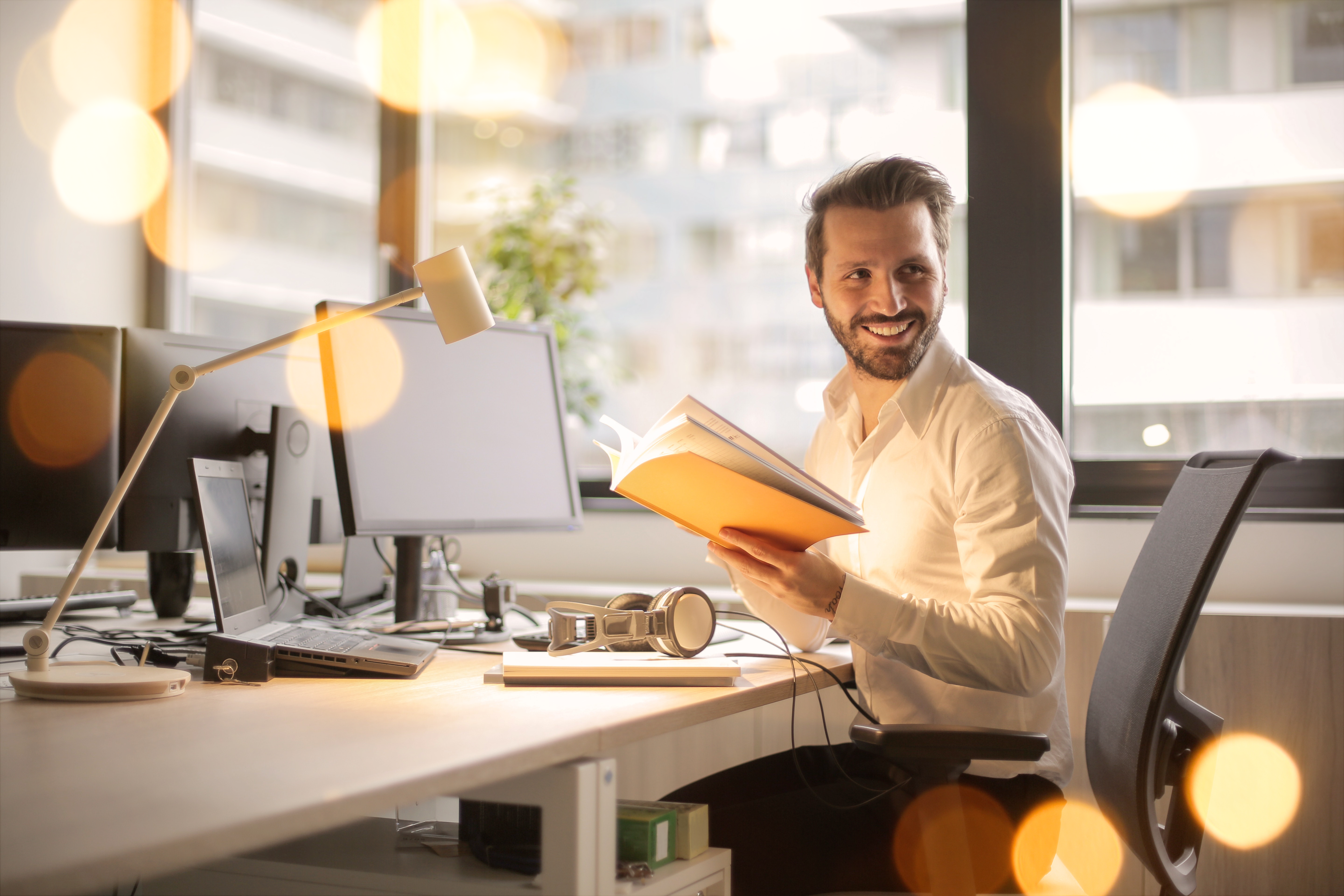 happy businessman bokeh